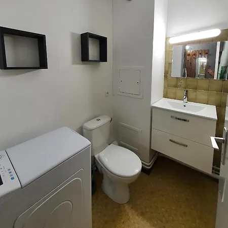 Studio Classe 2 Etoiles Dans Avec Place De Parking Daire *