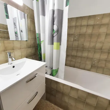 Studio Classe 2 Etoiles Dans Avec Place De Parking Daire Dax